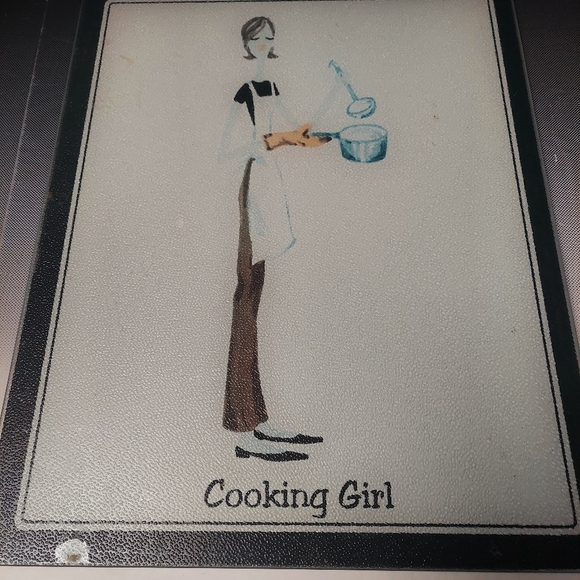 Cutting board of tempered glass 11in x 15in counter saver. Easy clean up ùq3 - Picture 1 of 2